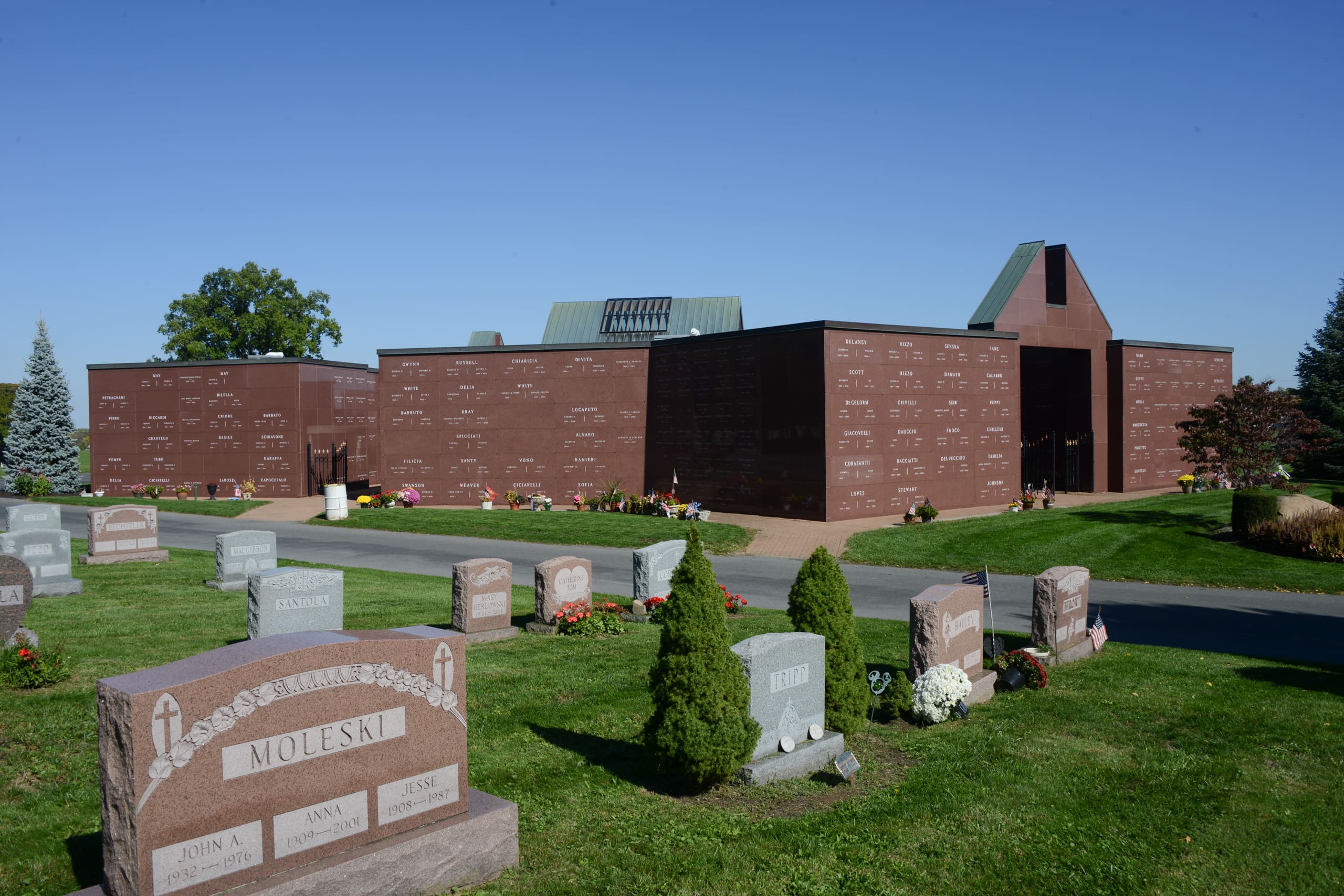 Mausoleum | Woodlawn Cemetery